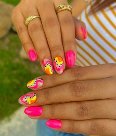 25 Cute Short Nails You'll Want to Try Cute Short Nails, Retro Nails, Cute Simple Nails, Summery Nails, Cute Gel Nails, Bright Nails, Short Acrylic Nails Designs