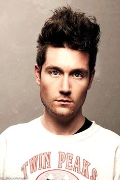 dan smith from Bastille - you're hipster but i like it Music Express, Heart Photo, My Favorite Music