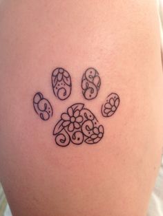 a dog's paw is shown on the back of a woman's thigh