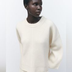 Knit Sweater Made Of 100% Merino Wool. Round Neck And Long Sleeves. Side Vents At Hem. 2893/111 White Cashmere Tops With Ribbed Cuffs, White Fine Knit Cashmere Top, White Ribbed Cashmere Tops, Elegant White Ribbed Sweater, White Ribbed Cashmere Sweater, White Cashmere Long Sleeve Tops, White Long Sleeve Cashmere Top, Chic White Sweater With Ribbed Cuffs, White Textured Knit Cashmere Sweater