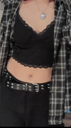 Black Lace Top Outfit Aesthetic, Grunge Outfits Tank Top, Black Tanktop Croptop Outfit, Bra Shirt Outfit Style, Grunge Tank Top Outfits, Black Tank Top Aesthetic, Tanktop Croptop Outfit, Black Tank Top Outfit Aesthetic, Black Bralette Outfit