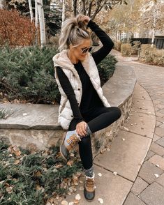 Bonfire Outfit, Outdoor Outfits, Cozy Clothes, Winter Boots Outfits, All Weather Boots, Disney Outfit, Winter Mode, Outwear Women, Closet Inspiration