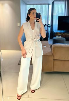 Semi Formal Mujer, Job Clothes, Classy Summer Outfits, Lawyer Outfit, Cute Work Outfits, Elegant Outfit Classy, Modesty Outfits, Best Casual Outfits, White Vest