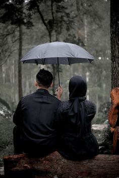 Prewedding di hutan Ide Prewedding, Prewed Outdoor, Prewedding Pose, Pre Wedding Photoshoot Theme, Wedding Tent Decorations, Pose Prewedding, Foto Prewedding, Music Wallpapers, Prewedding Outdoor