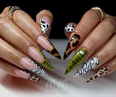 Nail Art Vert, Safari Nails, Nails Vibrant, Snake Skin Nails, Animal Nail Designs, Paznokcie Hello Kitty, Safari Look, Zebra Print Nails