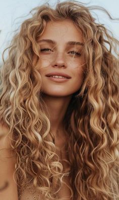 Warm Blonde Curly Hair, Strawberry Blonde Hair Color, Blonde Wavy Hair, Blonde Curly Hair, Strawberry Blonde Hair, Blonde Hair Looks, Hair Envy, Long Curly Hair, Makeup Skincare