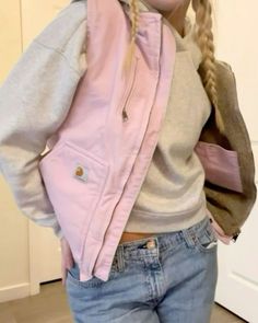 #vest #vests #outfits with vests # back to school fits #back to school outfits Non Basic Outfits, Pink Carhartt, Carhartt Vest, Fashion Fails, Diy Vetement, Carhartt Womens, Mode Inspo, Cute Everyday Outfits