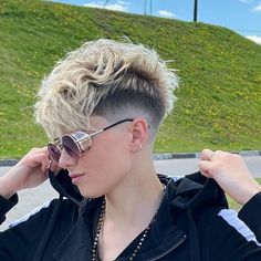 Pixie Fohawk Haircut For Women, Fauxhawk Pixie For Women, Creative Short Hairstyles, Short Hair Styles For Women Pixie, Pixie Hawk, Fohawk Haircut Fade, Short Hair Shaved Sides, Women's Mohawk, Pixie Mohawk