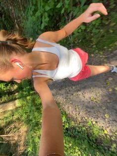 Running In Summer, Summer Gym Aesthetic, Running Aesthetic Outfit, Running Inspiration, Workout Fits, Healthy Girl, Healthy Lifestyle Inspiration, Workout Aesthetic