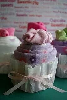 there are many small cakes that are stacked on top of each other, one is pink and the other is green