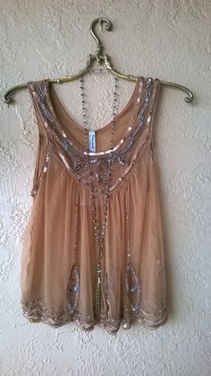 Image of Free People Fall Colors Gypsy Goddess nude blush beaded gatsby flapper tank camisole Estilo Hippie, Mode Inspo, Round Neck Tops, Look Chic