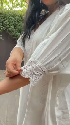 Chikan Kurta Designs Women, Off White Kurta Woman, White Lace Suit Design, White Lace Kurti Designs, White Suit Designs Party Wear, White Lace Design On Suits, White Kurta Designs Women, Kurta Designs Women Pattern, Lace Kurta Designs Women