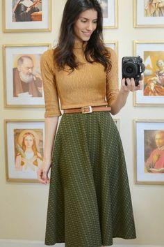 long skirt How To Style Simple Clothes, Rok Midi, Rok Outfit, Classy Skirts, Winter Skirt Outfit, Trendy Skirts, Outfit Jeans, Fall Outfits For Work