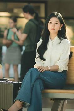 #queenoftears #kdrama #kimjiwon #kimsoohyun Summer Outfit Concert, Outfits Black Women Spring, Spring Outfits Black Women, Spring Outfits Black, Casual Old Money, Formal Fits, Smart Casual Women Outfits, Kdrama Fashion, Classy Clothes