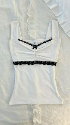 Cute Feminine Tops, Cute Dainty Outfits, Coquette Top Outfit, Coquette Tops Aesthetic, Coquette Outfit Ideas Aesthetic, Coquette Sewing Ideas, Sewing Inspo Aesthetic, Sewing Ideas Aesthetic, White Coquette Outfit