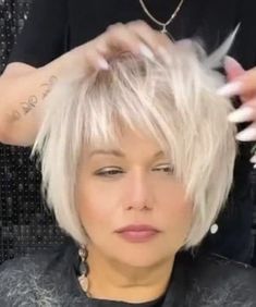 2024 Haircuts, Razor Cut Bob, Short Layered Bob, Lisa Hair, Choppy Bob Hairstyles For Fine Hair, Short White Hair, Short Bobs, Short Silver Hair, Shaggy Short Hair