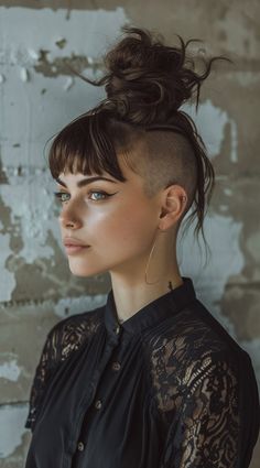 Undercut with Long Hair for Women: 23 Edgy and Elegant Hairstyle Ideas Undercut With Long Hair, Short Hairstyles Undercut, Undercut For Women, Female Undercut Long Hair, Long Hair For Women, Growing Hair Men, Hairstyles Undercut, Undercut Hairstyles Women, Undercut Long Hair