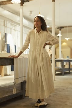 Diario de una 'working girl': Lucía Ruiz-Rivas Cuesta, propietaria de 'Do Design' © A. Moral Kaftan Abaya, Linen Dress Women, Dressed To The Nines, Summer Work, Long Dress Casual, Lehenga Saree, Stylish Work Outfits, Desi Fashion, 가을 패션