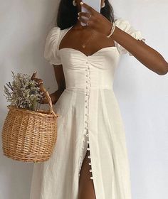 Era Victoria, Summer Dress Trends, Dresses Aesthetic, Cottagecore Fashion, Vestidos Vintage, Blonde Bobs, Puff Sleeve Dresses, Eyes Design, White Dress Summer