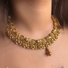 Necklace Set Choker, Jewellery South Indian, Gold Temple Jewellery, Formal Clothing, Indian Bridal Jewelry Sets, Wedding Jewellery Collection, Green Stones, South Indian Jewellery, Gold Necklace Set