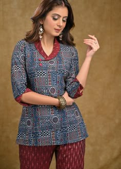 Cotton Batik Kurti Designs, Ikat Blouse Designs, Short Kurti Designs, Kimono Tops, Cotton Tops Designs, Long Blouse Designs, Stylish Kurtis Design, New Kurti Designs, Simple Kurta Designs