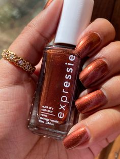 #misfitrightin#essie#essieexpressie#essienailpolish#fallnails#orangenails#nailpolish#nailpolishswatch#nails#shortnails#naturalnails