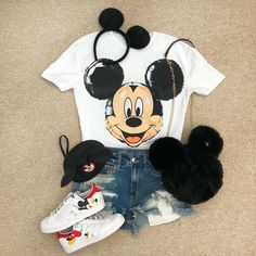 Cute Disney Clothes, Disney World Family Shirts Ideas, Disney Birthday Outfit Women, Disney World Outfits For Kids, Disney Outfits For Kids, Disneyland Fits, Kids Disney Outfits, Disney Park Outfit, Disney Bound Outfits Casual