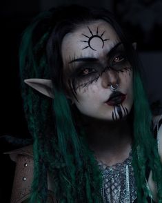 Dark Fae Makeup Looks, Witch Queen Costume, Demonic Halloween Makeup, Dark Druid Makeup, Dark Sorceress Makeup, Evil Halloween Costumes Women, Dark Fey Makeup, Dark Forest Witch Makeup, Dark Witch Halloween Makeup