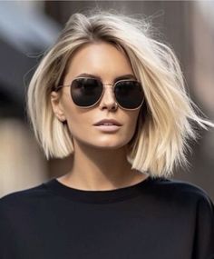 Blonde Aline Haircut, French Bob On Oval Face, Short Fine Blonde Hair, Bob For Thick Hair, Κούρεμ�α Bob, Blonde Hair Inspiration, Hair Affair, Short Blonde Hair, Trendy Short Hair Styles