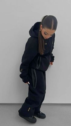 Jogging Outfit, Black Tracksuit, Stile Hijab, Looks Pinterest, Streetwear Girl, Smink Inspiration