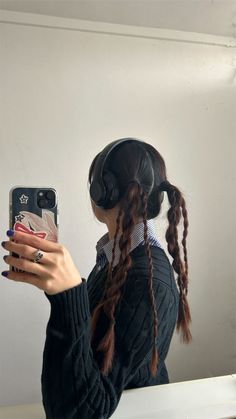 Outfits With Braided Hair, Bow Hairstyles Aesthetic, Hair Bows Outfit, Buns With Braids Hairstyles, Long Hair Braid Hairstyles, Grunge Braid Hairstyles, Cute Loose Braids, Red Riding Hood Hairstyles, Japanese Braid Hairstyle