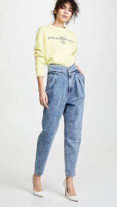 Pleated Jeans   Modelo com cintura plissada é o hit do momento Slouchy Pants Outfit, Turkey Style, Casual Chic Outfits, Slouchy Pants, Boho Summer Outfits, Jeans Fabric