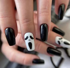 Fake Acrylic Nails, Oval Acrylic Nails, Horror Nails, Nail Tip Designs, White Spider, Halloween Press On Nails, Lines Design, Gothic Nails, Nails Tips