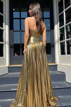 Ballkleid in Metallic-Gold, trägerlos, mit Schlitzfalten Black Homecoming Dress, White Homecoming Dresses, Red Homecoming Dresses, Pink Homecoming Dress, Blue Homecoming Dresses, Strapless Corset, A Line Prom Dresses, Stunning Gowns, Black Prom Dresses