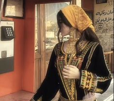 Arabic Girls Aesthetic, Arab Girl Outfit, Arabian Girl Aesthetic, Arabian Women Fashion, Arabic Girl Aesthetic, Arabic Culture Aesthetic, Arab Culture Aesthetic, Arabic Outfits For Women, Middle Eastern Outfits