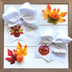 These adorable Cheer bows are perfect to complete any Thanksgiving or fall outfit! It measures approx. 7 inches. Made with 3 inch grosgrain ribbon, and glitter and metallic iron-on vinyl. On the back is finished off with a partially lined alligator clip.  Custom orders are welcome! Please message me if there are any questions.  Thank you for your interest! Minnie Mouse Favors, Turkey Bow, Thanksgiving Hair Bows, Pumpkin Hair, Thanksgiving Hair, Rainbow Lollipops, Turkey Pumpkin, School Hair Bows, Leopard Print Headband