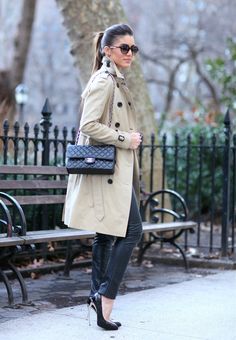 Trench Outfit, Brazilian Portuguese, Looks Jeans, Best Winter Outfits, White Elegance, Burberry Trench, Burberry Trench Coat, Midi Skirts, Winter Fashion Outfits