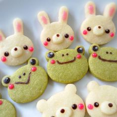 there are many decorated cookies in the shape of animals