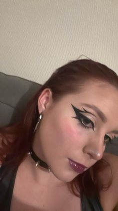 Make up, make-up, graphic eyeliner, rave make up, eyeliner, black eyeliner, gothic, emo Eyeliner Stickers, Eyeliner Black, Gothic Emo, Graphic Eyeliner, Emo Makeup, Black Eyeliner, Star Girl, Eyeliner, Make Up