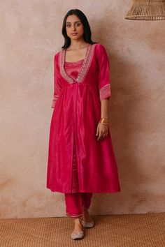 Buy Pink Banarsi Silk Handwoven Geometric Lapel Collar Long Coat With Pant For Women by Pinki Sinha Online at Aza Fashions. Flared Jacket Outfit, Festive Indian Outfit, Flare Kurti Designs, Jacket Style Suits For Women Indian, Festive Looks Indian, Flared Kurti Designs, Khatwork Kurti, Chanderi Suits Design, Kurti Simple