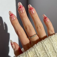 Discover cute, simpe, fun & easy Christmas nail ideas featuring unique colors like red, green, and pink. Whether you prefer square, almond, oval, or round shapes, we've got you covered with gel & acrylic nail inspiration options. From simple & trendy to classy and festive, these simple Christmas nails showcase the most trending ideas the holiday season. Festive Christmas nails, winter nails, green christmas nails, holiday nails, red nails inspiration, short christmas nails, pink christmas nails. Christmas Present Nails, 17 December, Christmas Nails Easy, French Nail Designs, 22 December, Nails For Kids