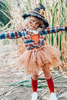 Easy Diy Scarecrow, Scarecrow Costumes, Costumes For Toddlers, Carnaval Diy, Diy Scarecrow Costume, Diy Scarecrow, Halloween Kids Costumes Girls, Scarecrow Costume, Kids Costumes Girls