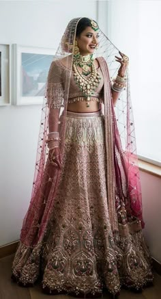 Bridal Double Dupatta, Bridal Dupatta Draping, Bridal Dupatta Draping Styles, Tarun Tahiliani Lehenga, Lengha Wedding, Ombre Lehenga, Double Dupatta, Dupatta Draping Styles