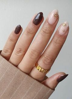 Winter Chic Nails, Gel Nail Designs Winter 2023, Chic Fall Nails Classy, Short Oval Nails Acrylic Fall, Emily In Paris Nails, Subtle Thanksgiving Nails, Boho Short Nails, Mixed Metals Nails, Mystical Nails Simple