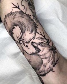 Fox Black And White, Heavily Tattooed, Tattooed People, Skull Rose Tattoos, Floral Thigh Tattoos, Autumn Tattoo, Light Tattoo