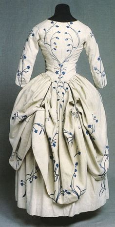 Dress a la polonaise, outer fabric embroidered linen, lining linen, 1770s, KM 67.871 18th Century French Fashion, 1770s Fashion, Polish Dress, Rococo Fashion