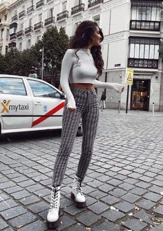 30 Timeless Outfit Ideas With White Combat Boots In 2022 - Hood MWR White Combat Boots Outfit, White Doc Martens Outfit, Doc Martin Outfits, Pinterest Clothes, Martens Outfit, White Boots Outfit, White Doc Martens