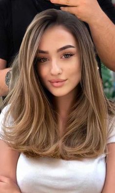 Layer Oval, Long Face, Light Hair Color