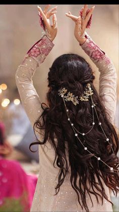 Pakistani Hair, Engagement Hairstyles, Traditional Hairstyle, Front Hair Styles, Haircut Hairstyle, Hair Up Styles, Indian Aesthetic, Indian Hairstyles, Hair Ornaments