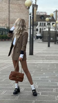 Loafers With Socks Outfit, Socks And Loafers, Loafers And Socks, Loafers With Socks, Socks Outfit, Sock Outfits, Skirts Outfits, Outfits To Try, Loafers Style